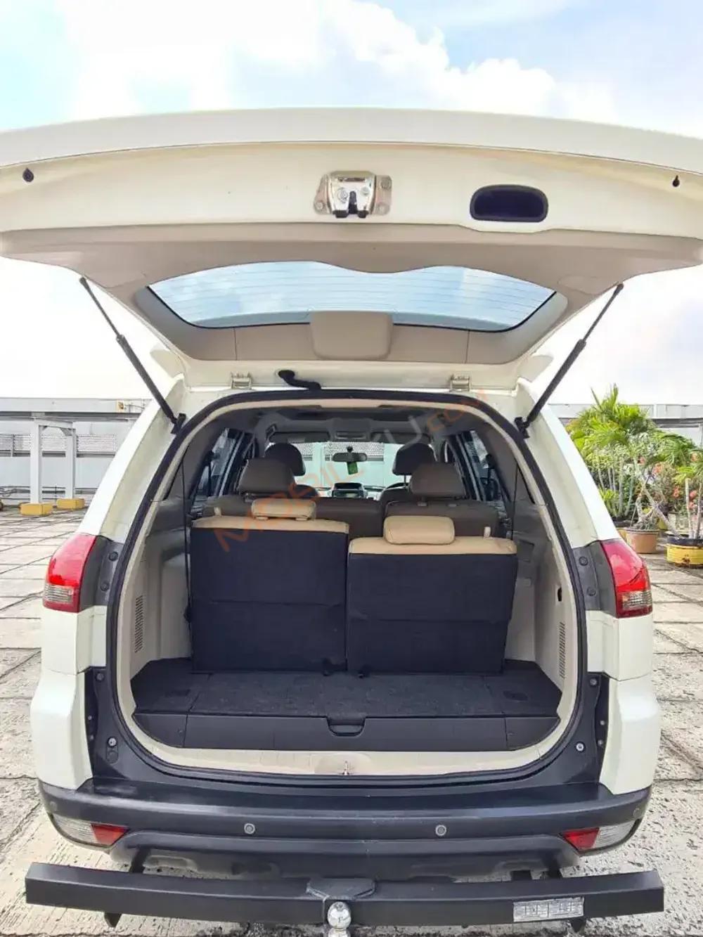 Mobil Mitsubishi Pajero Sport 2013