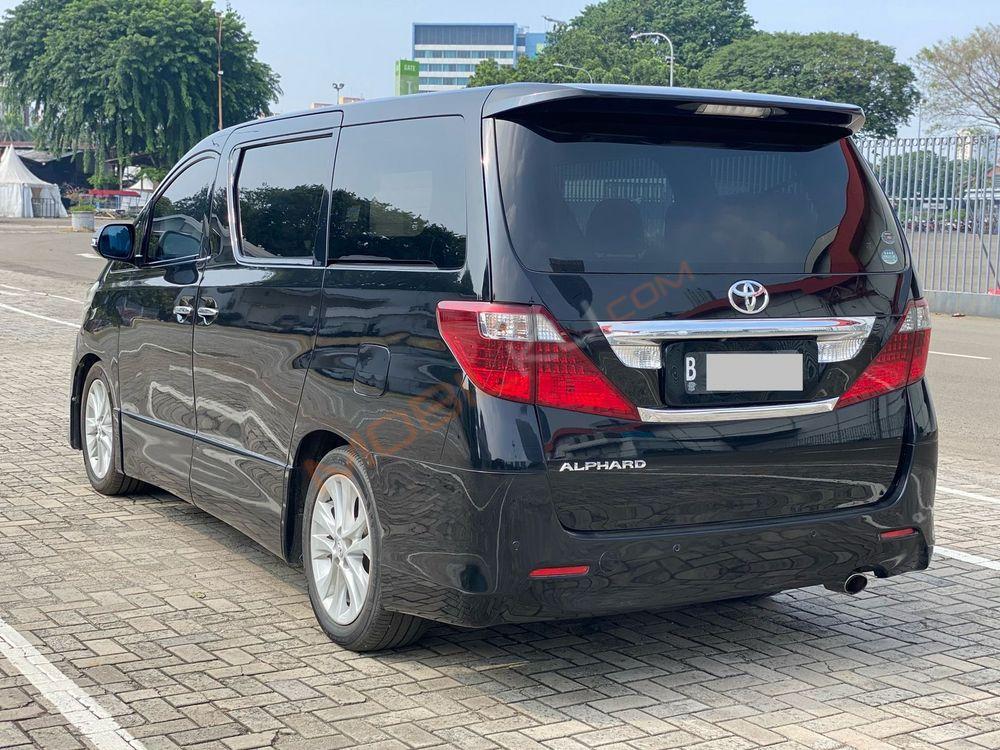 Mobil Toyota Alphard 2009