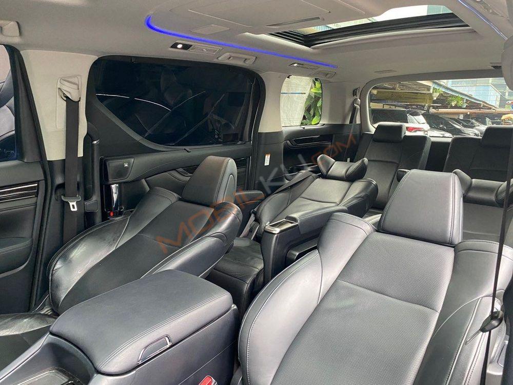 Mobil Toyota Alphard 2016