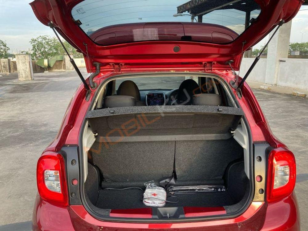 Mobil Nissan March 2017