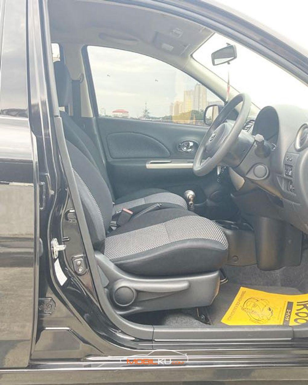 Mobil Nissan March 2017