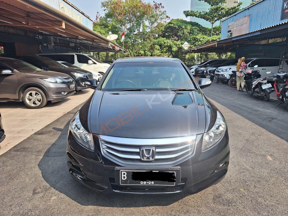 Mobil Honda Accord 2011