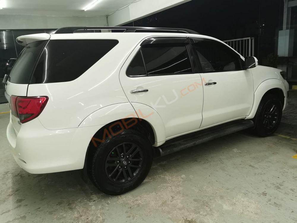 Mobil Toyota Fortuner 2015