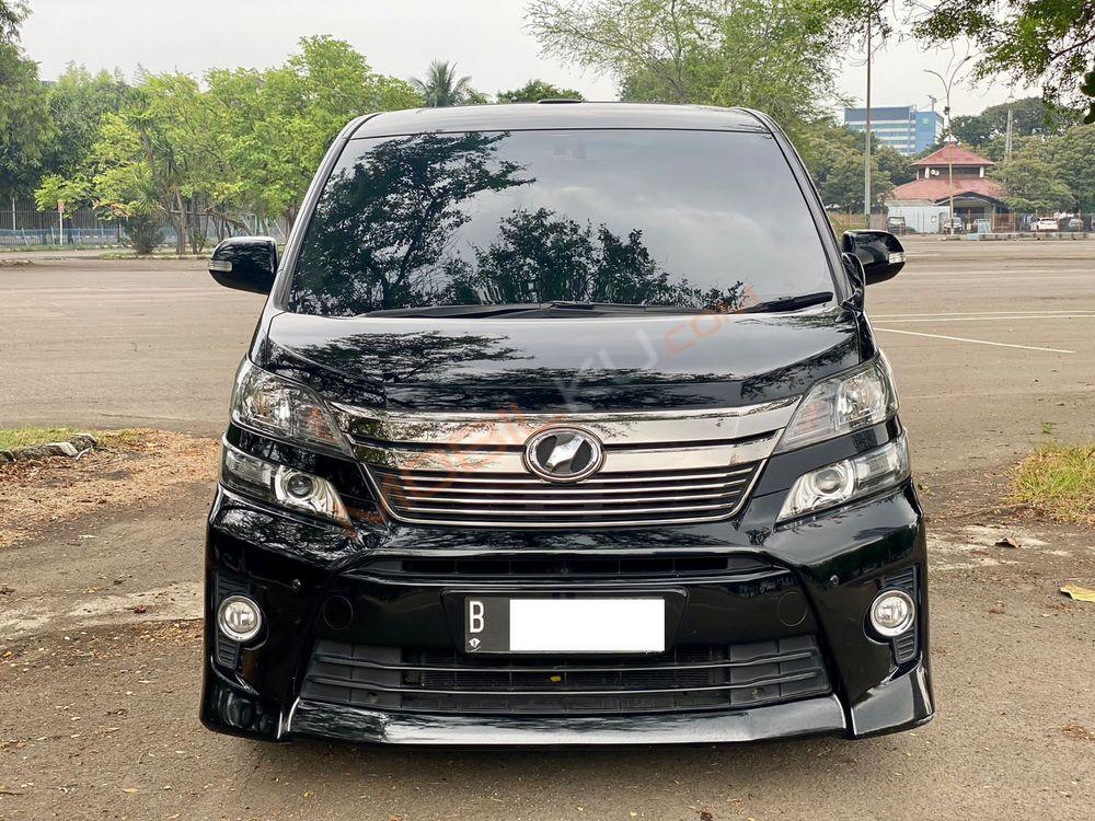 Mobil Toyota Vellfire 2014