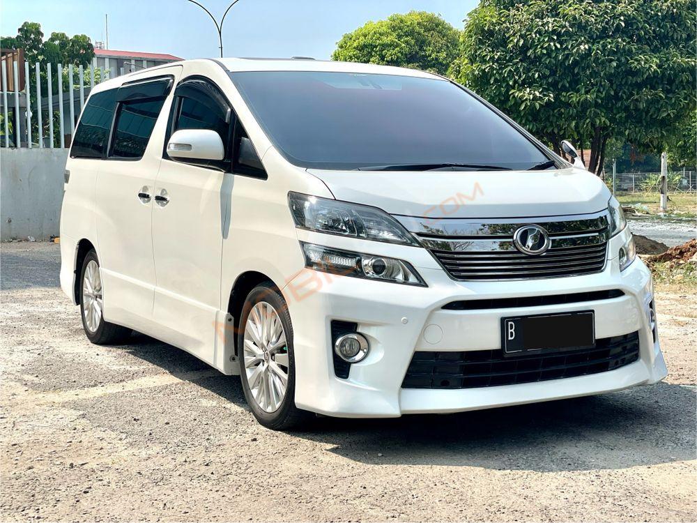 Mobil Toyota Vellfire 2014