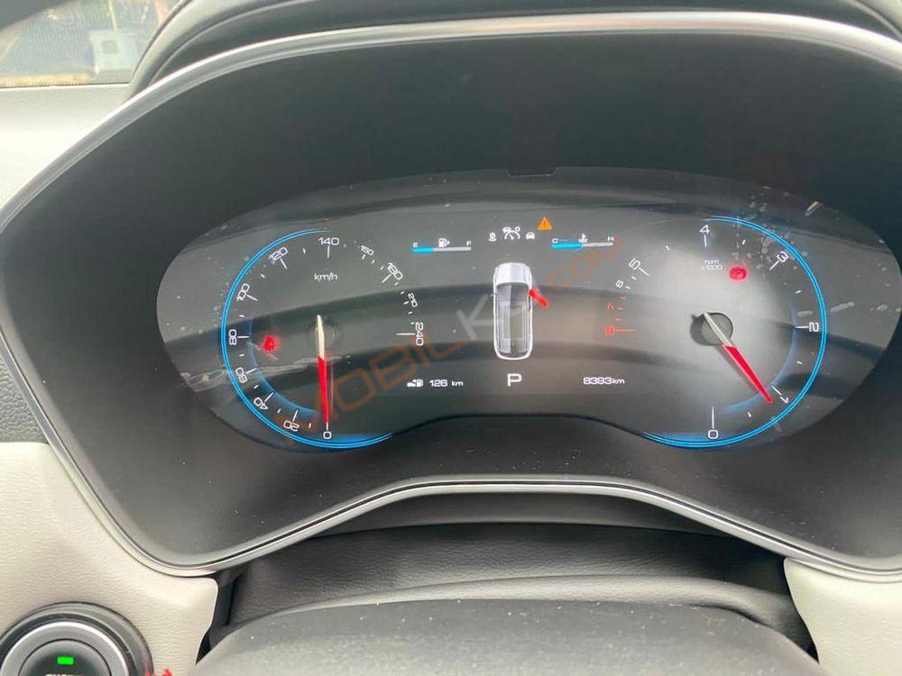 Mobil Wuling Almaz 2021