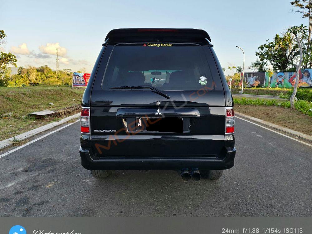 Mobil Mitsubishi Kuda 2003