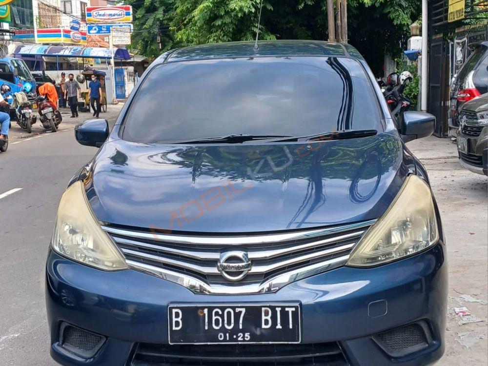 Mobil Nissan Grand Livina 2014
