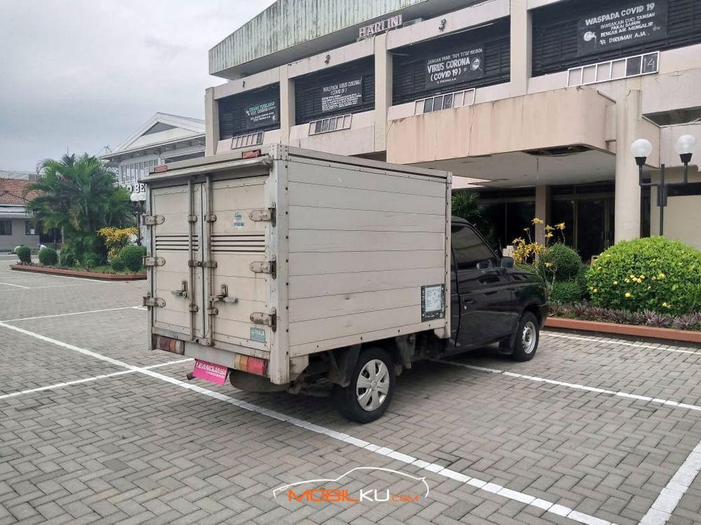 Mobil Isuzu Panther 2004