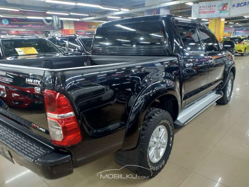 Mobil Toyota Hilux 2013