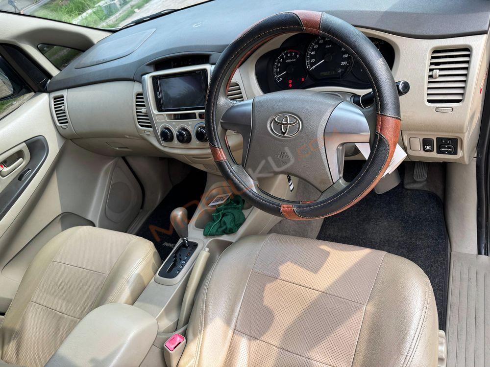 Mobil Toyota Kijang Innova 2015