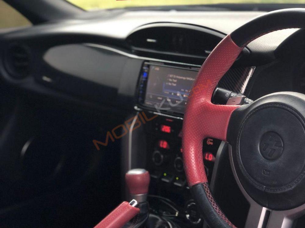 Mobil Toyota 86 2012