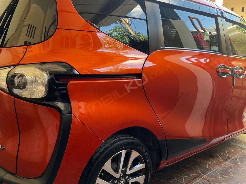 Mobil Toyota Sienta 2016