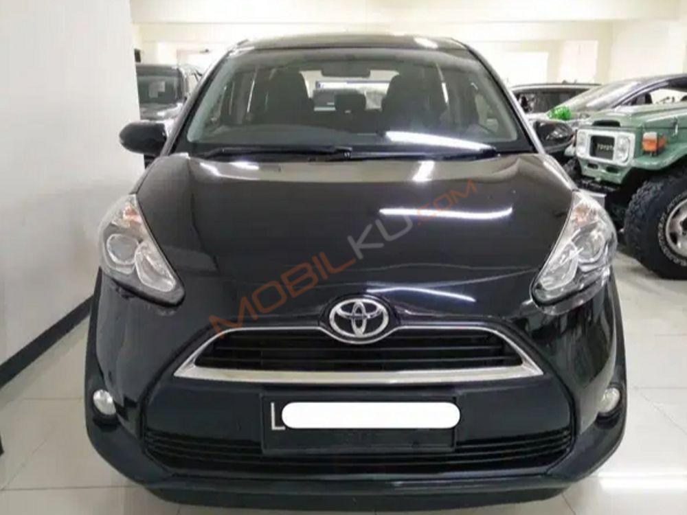 Mobil Toyota Sienta 2016