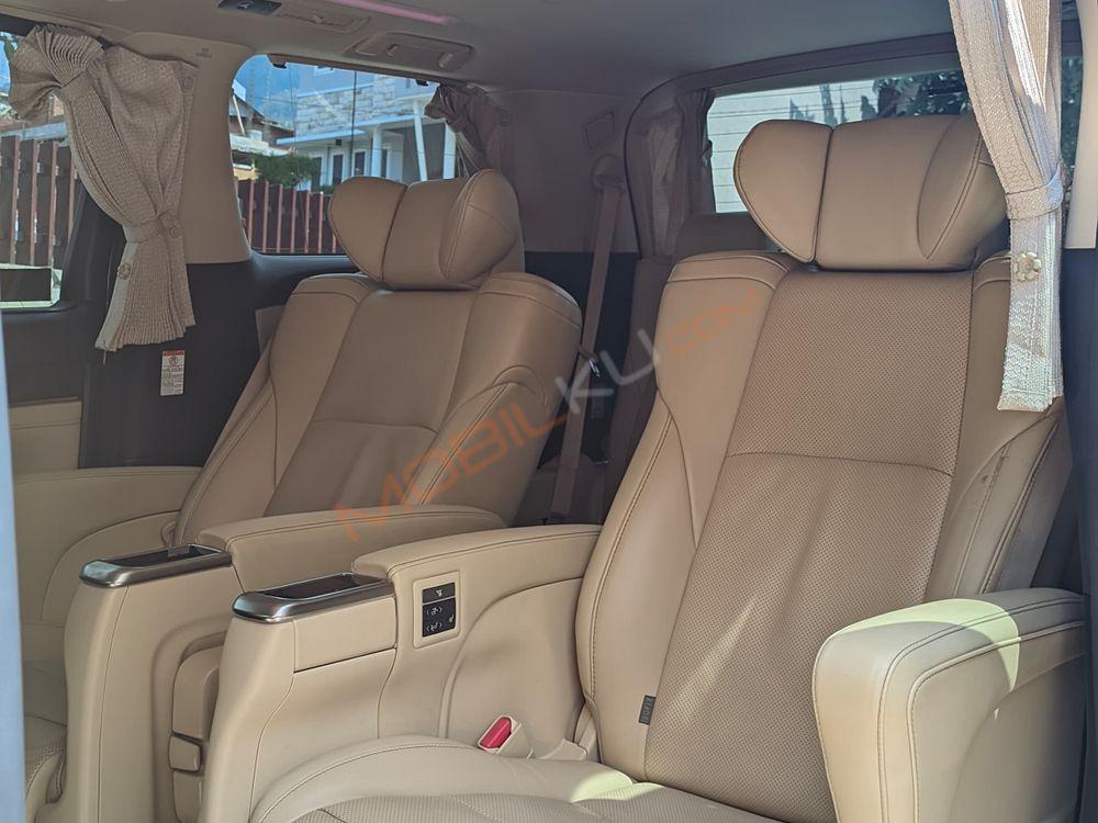 Mobil Toyota Alphard 2020