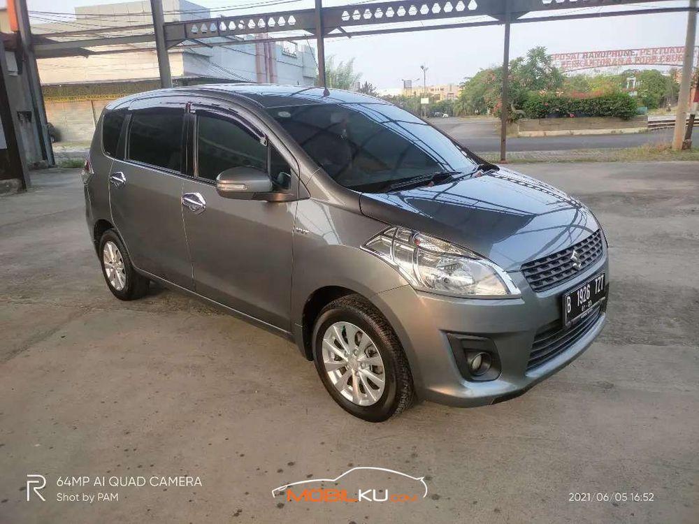 Mobil Suzuki Ertiga 2012