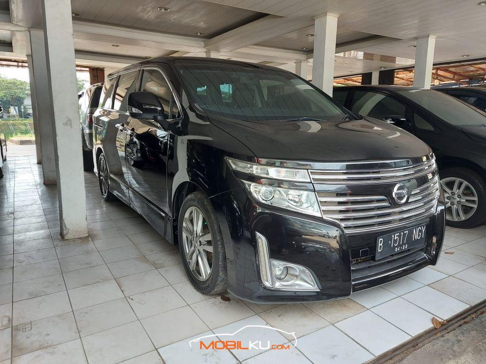 Mobil Nissan Elgrand 2011
