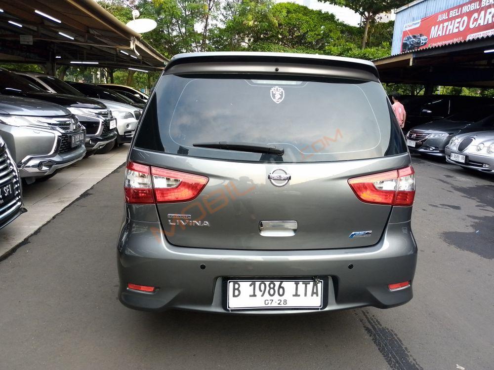 Mobil Nissan Livina 2015