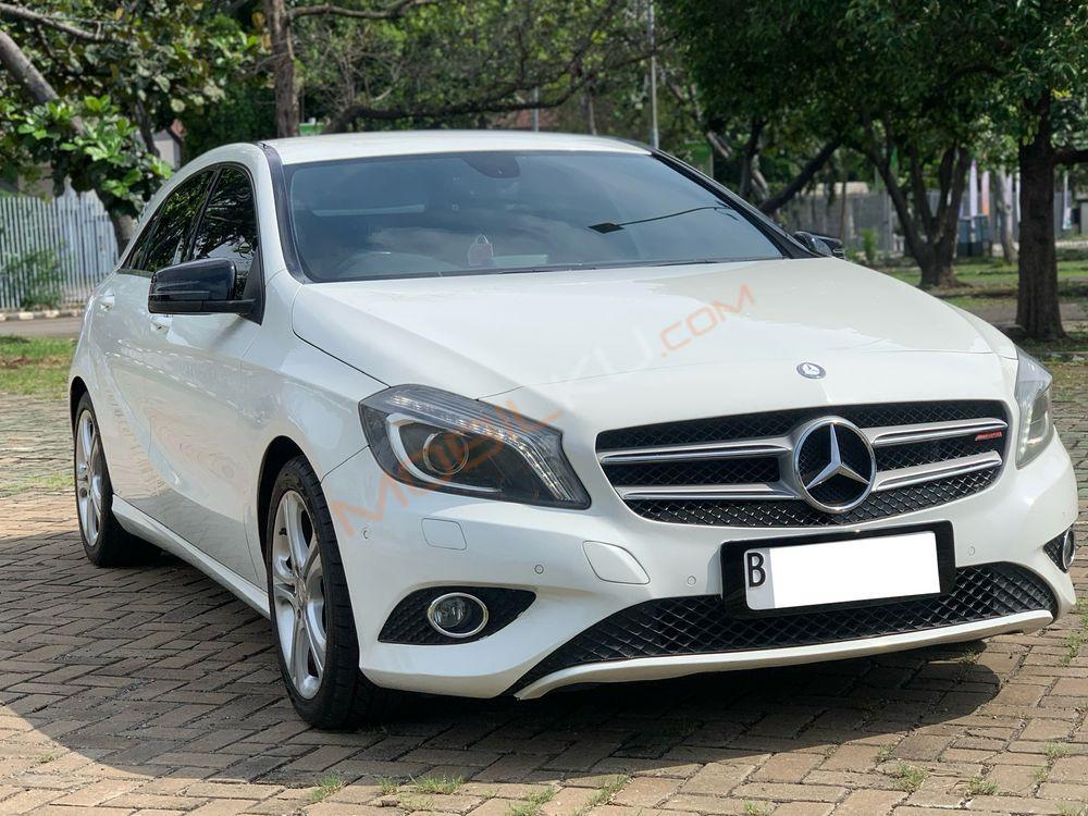 Mobil Mercedes-Benz A-Class 2013