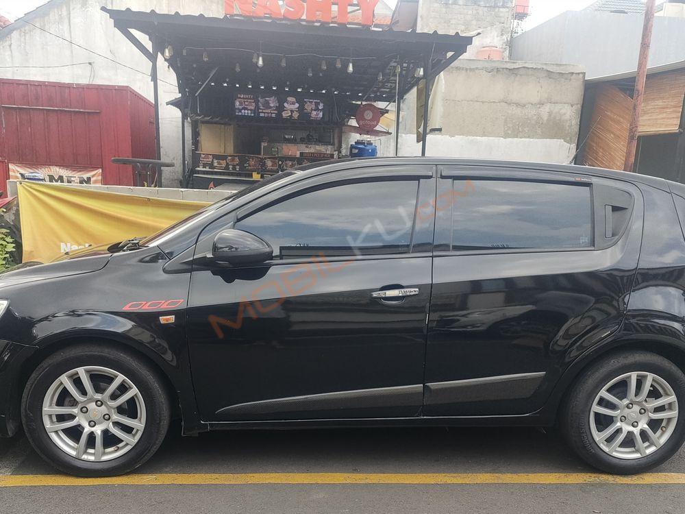 Mobil Chevrolet Aveo 2013