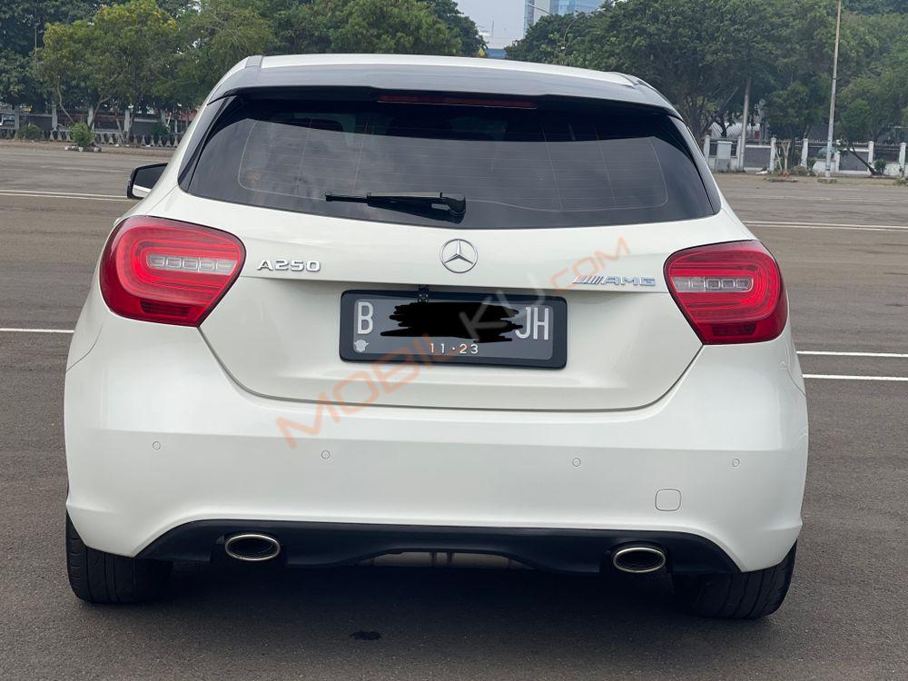 Mobil Mercedes-Benz A-Class 2013
