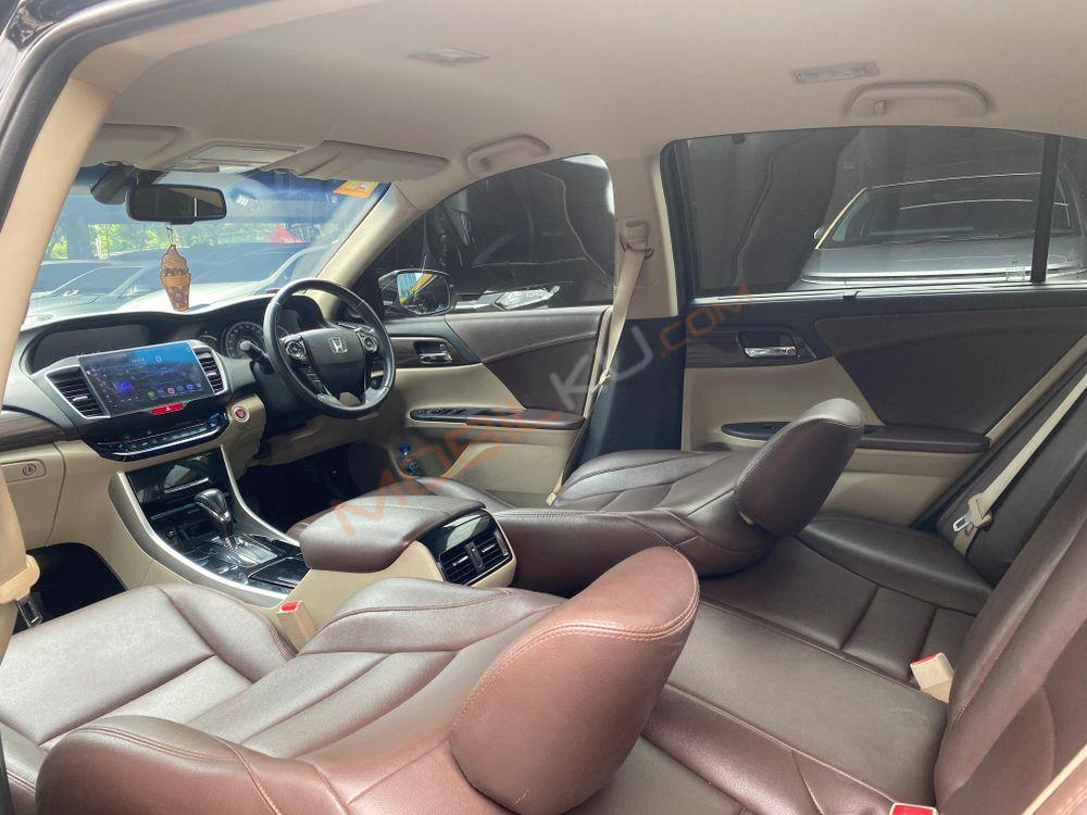 Mobil Honda Accord 2016