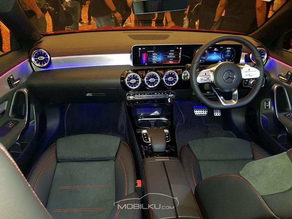 Mobil Mercedes-Benz CLA 2019
