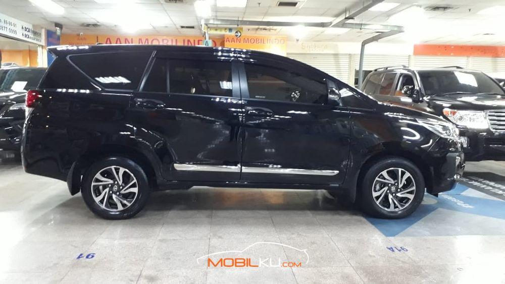 Mobil Toyota Kijang Innova 2021