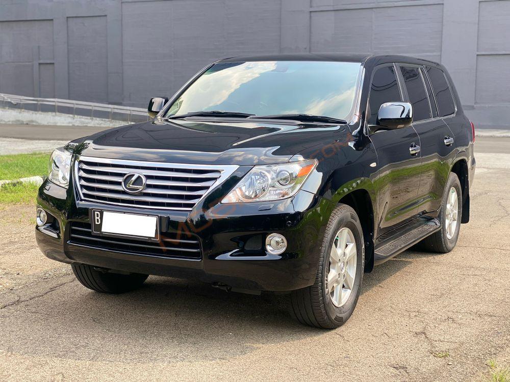 Mobil Lexus LX 2010
