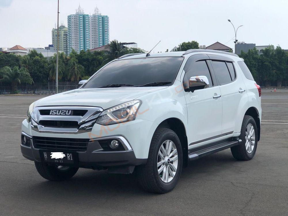 Mobil Isuzu MU-X 2017