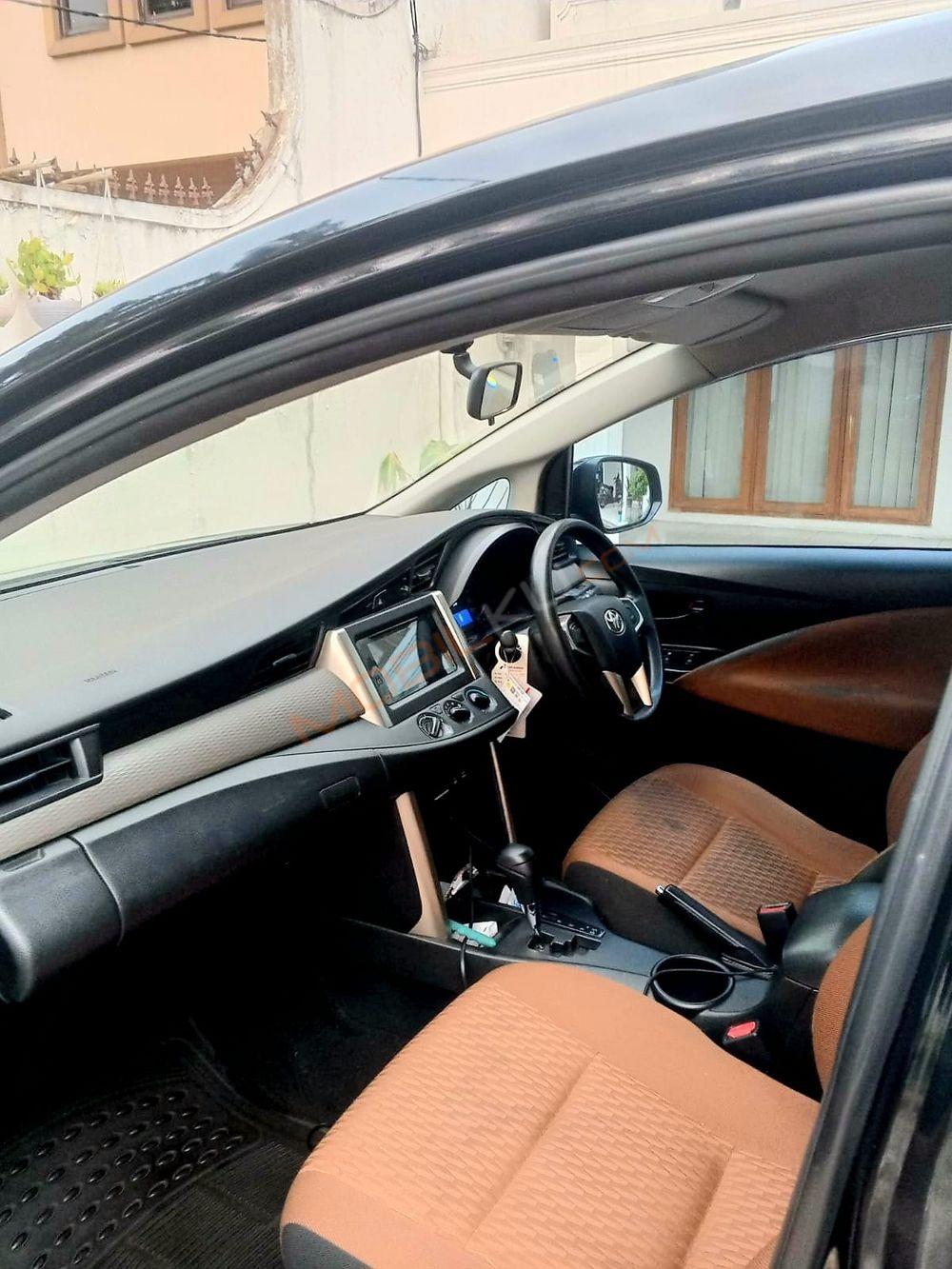 Mobil Toyota Kijang Innova 2017