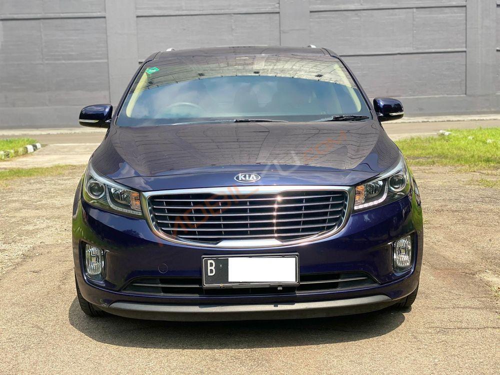Mobil Kia Sedona 2017