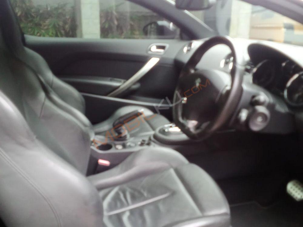 Mobil Peugeot RCZ 2012