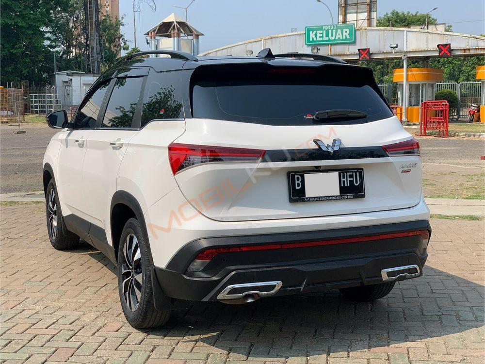 Mobil Wuling Almaz 2022