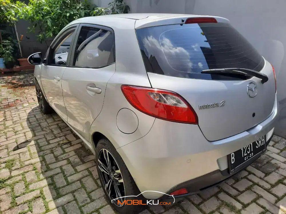 Mobil Mazda 2 Hatchback 2012