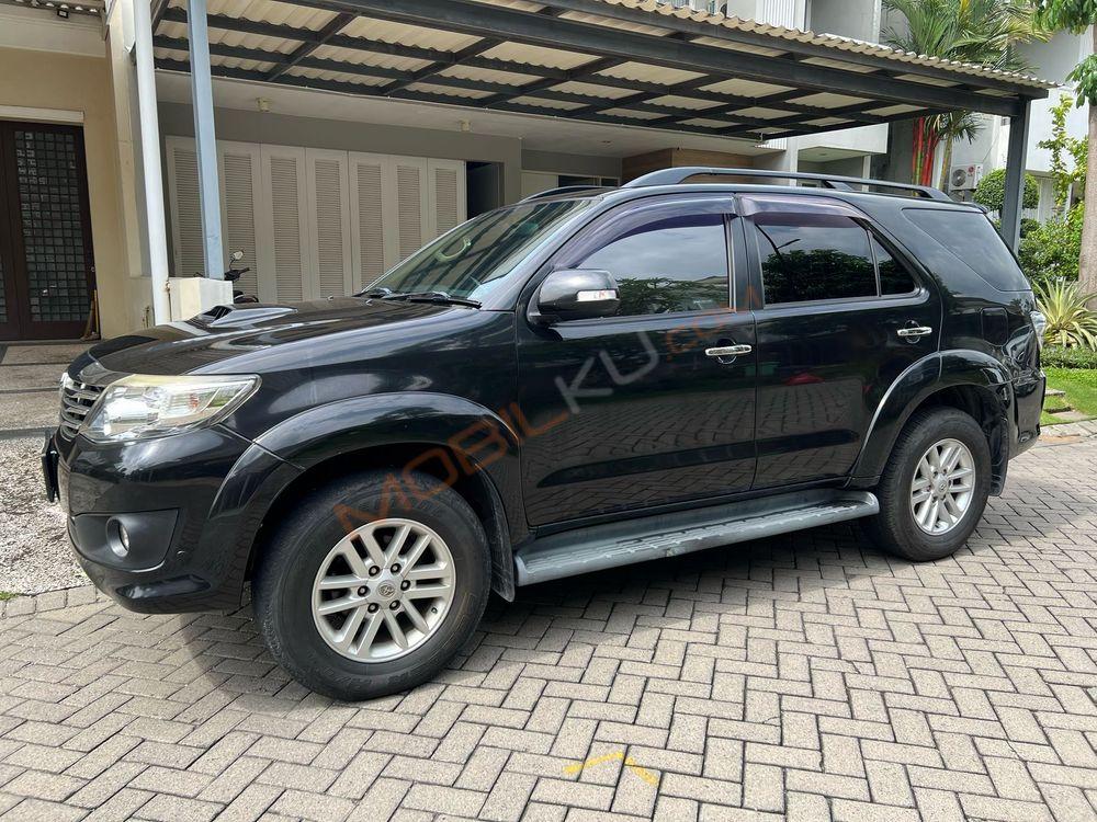 Mobil Toyota Fortuner 2011