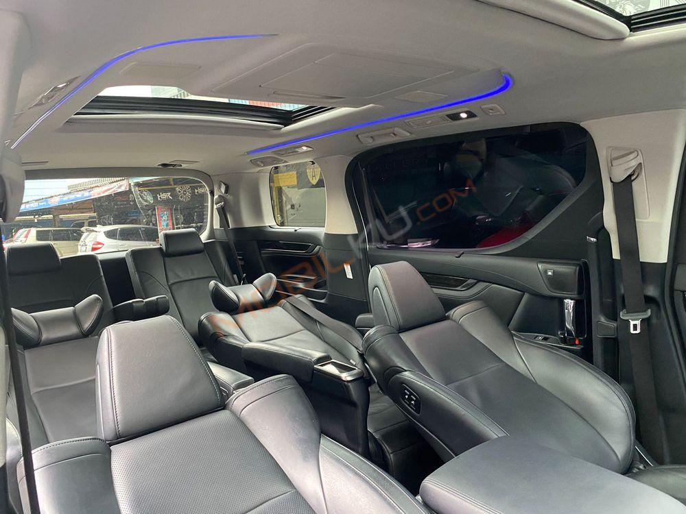 Mobil Toyota Alphard 2016