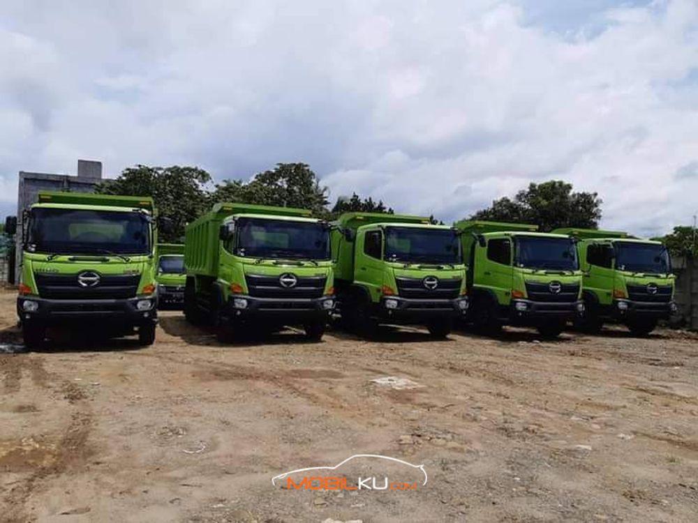 Mobil Hino R260 2016