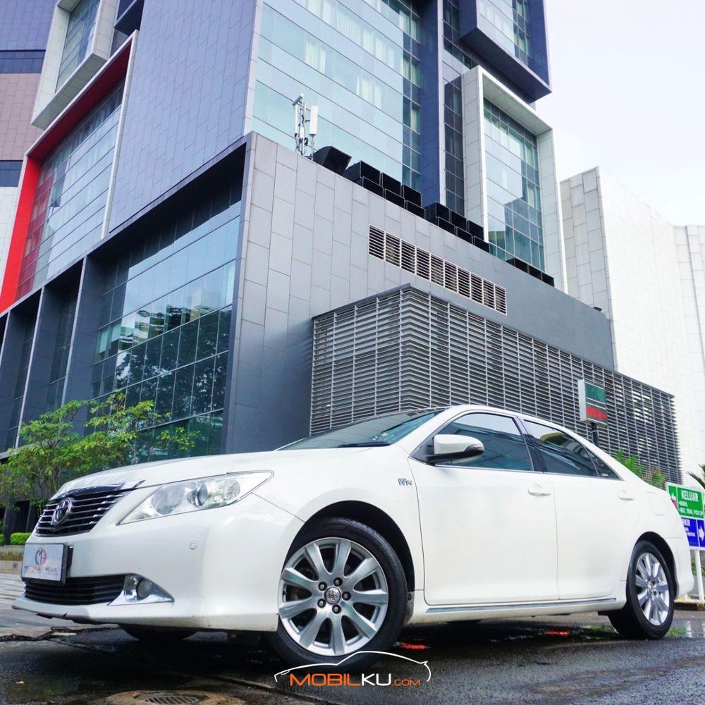 Mobil Toyota Camry 2013