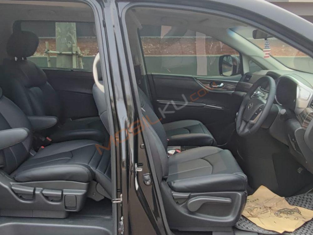 Mobil Nissan Elgrand 2015