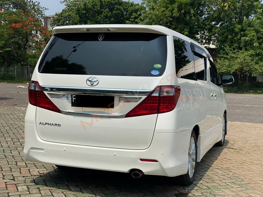 Mobil Toyota Alphard 2014