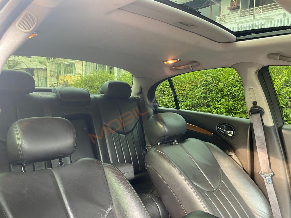 Mobil Jaguar S-Type 2001