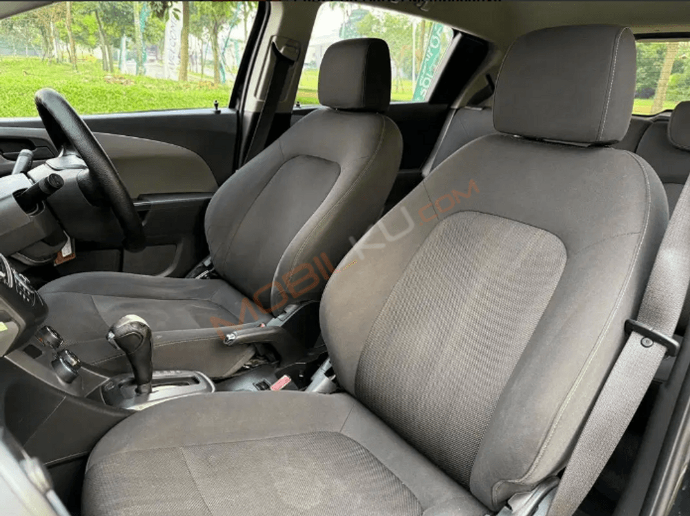 Mobil Chevrolet Aveo 2014