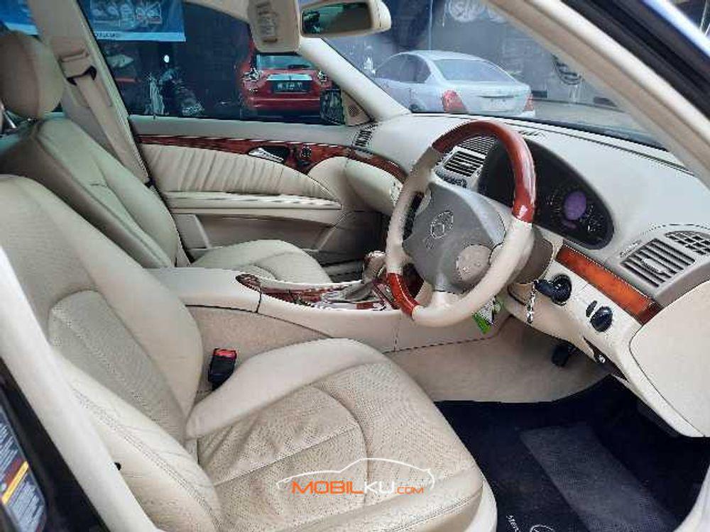 Mobil Mercedes-Benz E-Class 2004