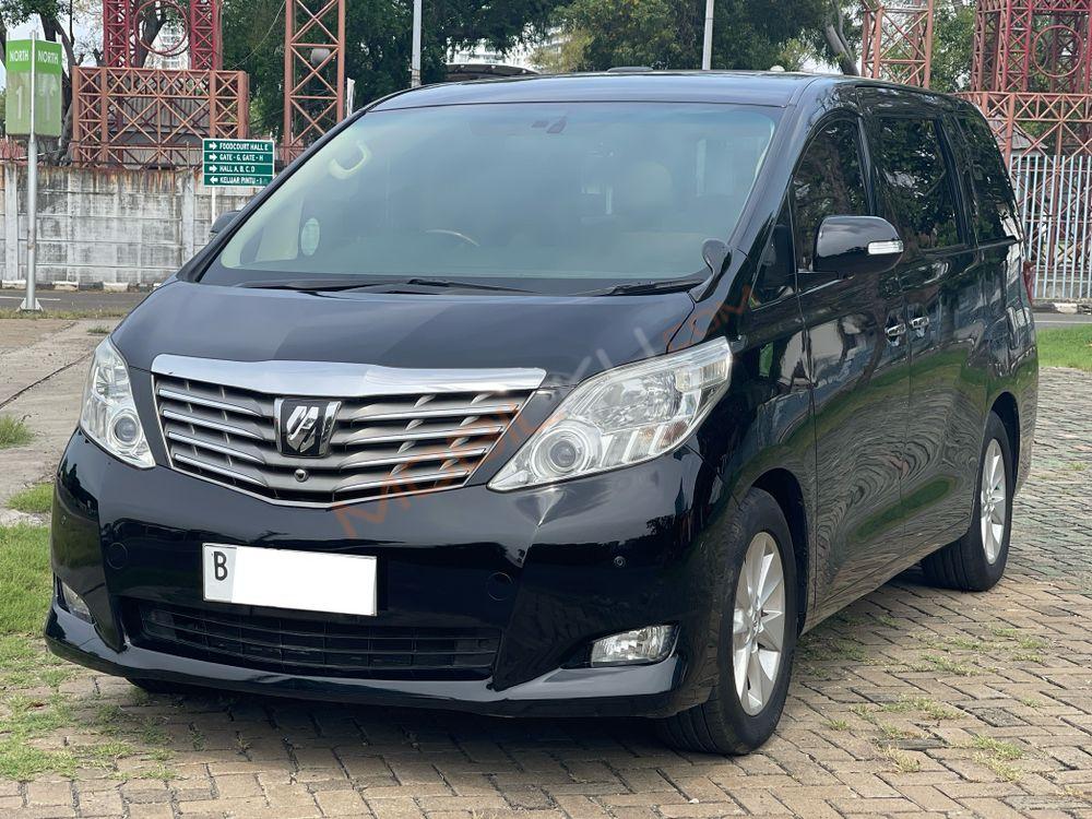 Mobil Toyota Alphard 2009