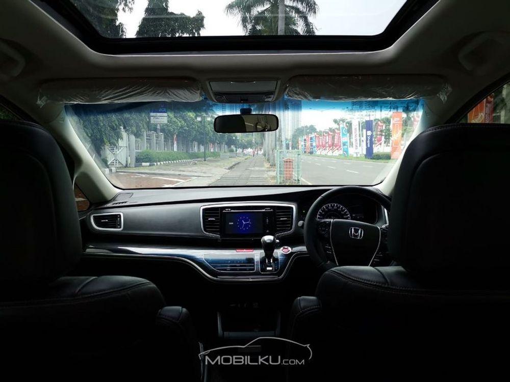 Mobil Honda Odyssey 2015