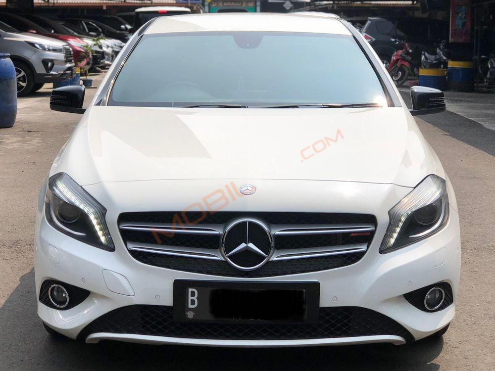 Mobil Mercedes-Benz A-Class 2013
