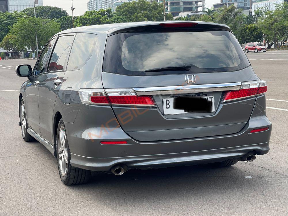 Mobil Honda Odyssey 2012