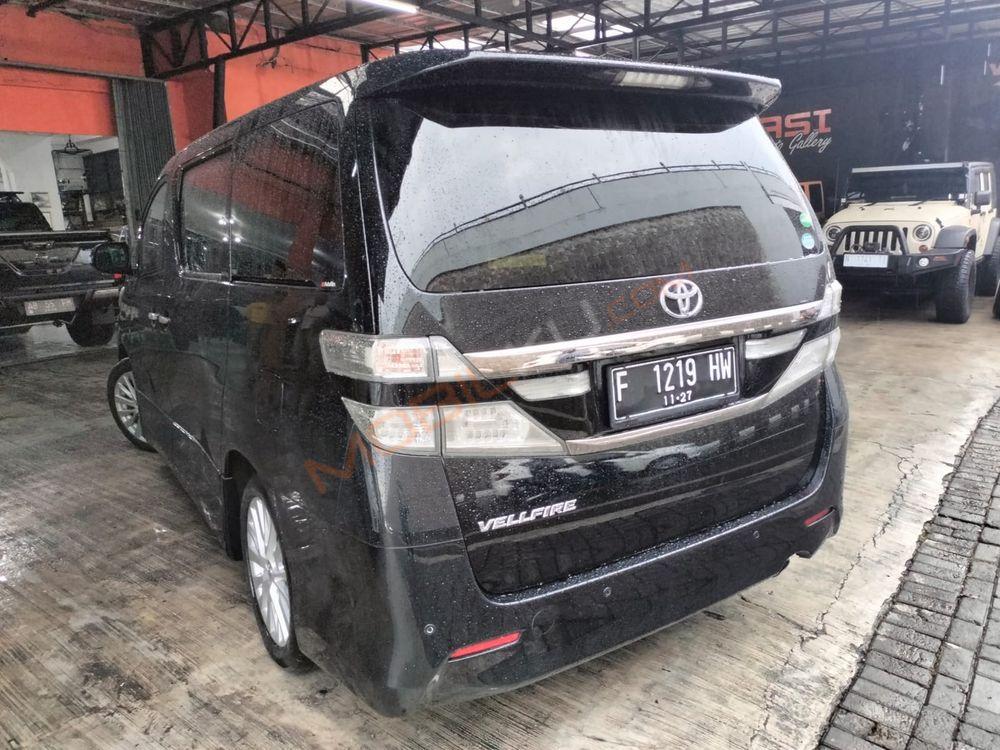 Mobil Toyota Vellfire 2012