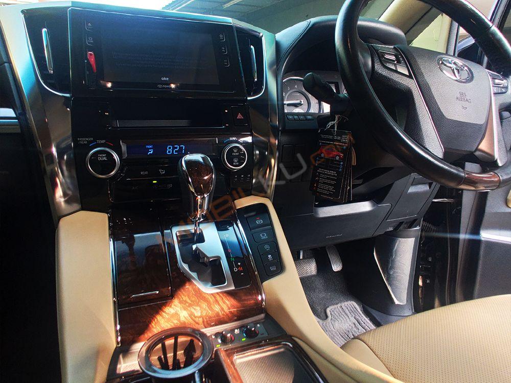 Mobil Toyota Alphard 2018